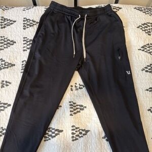 Men’s Vuori Joggers – Like New / Excellent Condition